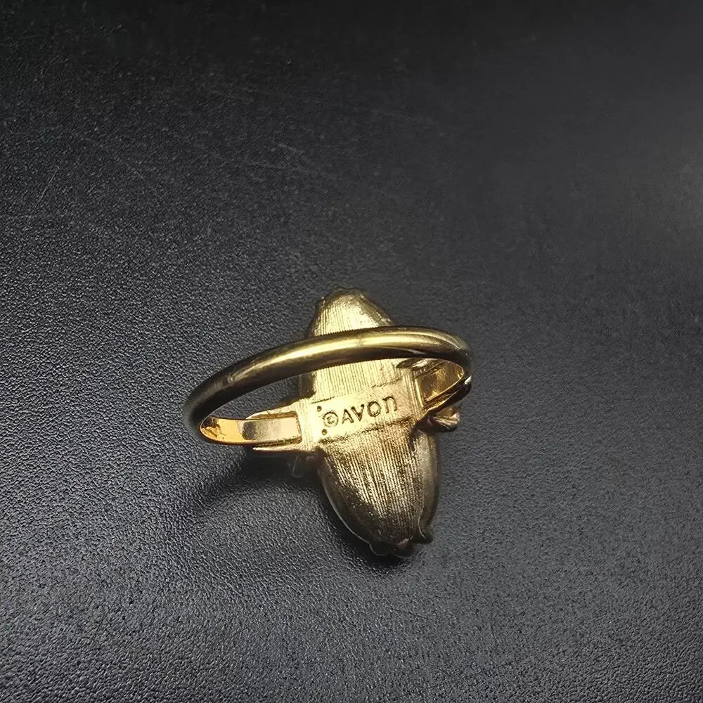 Avon 1983 Victorian Ring Size 6.25 Black Gold Tone Oval Faux Onyx Vintage